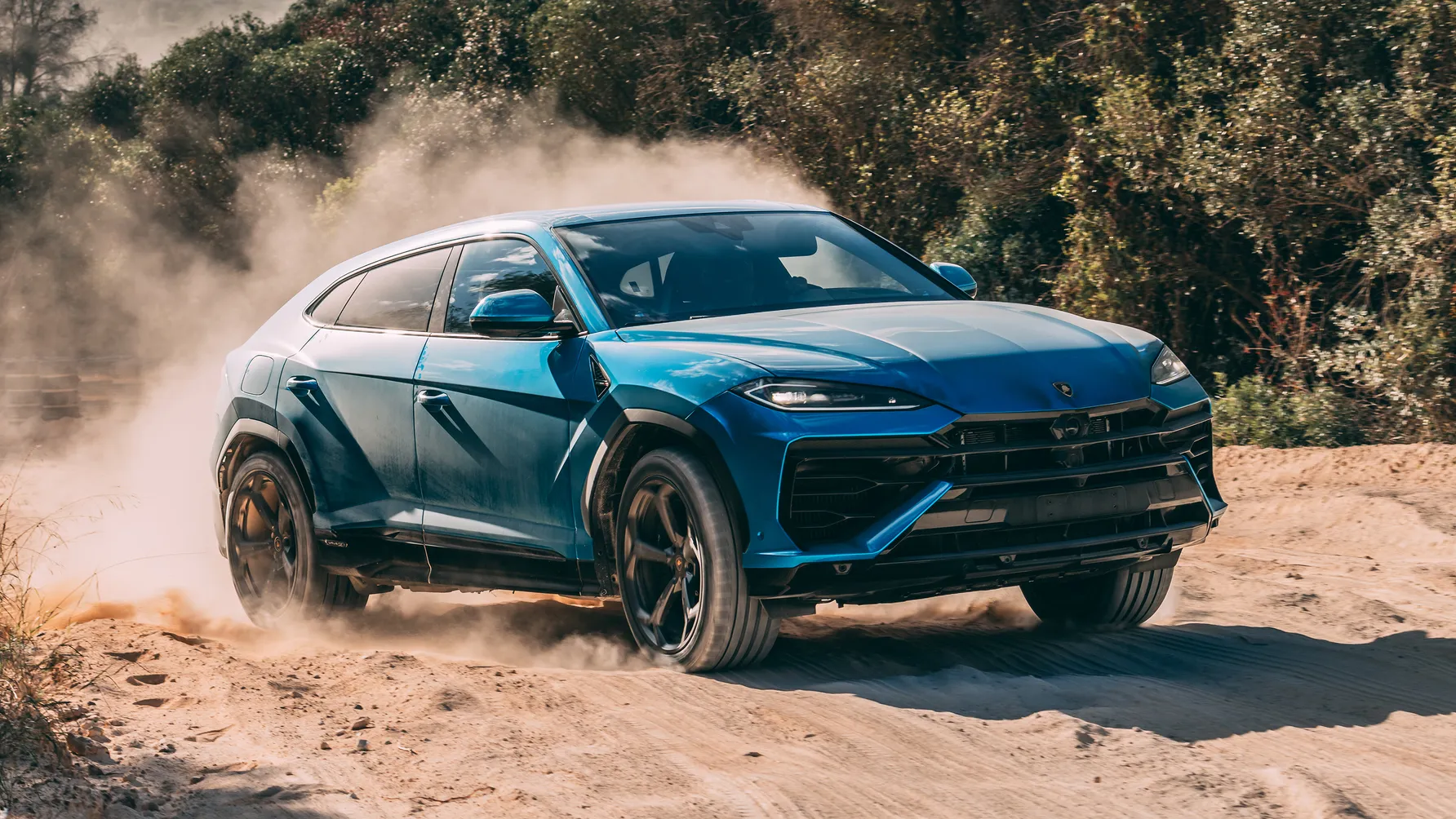Lamborghini Urus: SUV Super Cepat yang Menggabungkan Gaya, Kekuatan, dan Kemewahan
